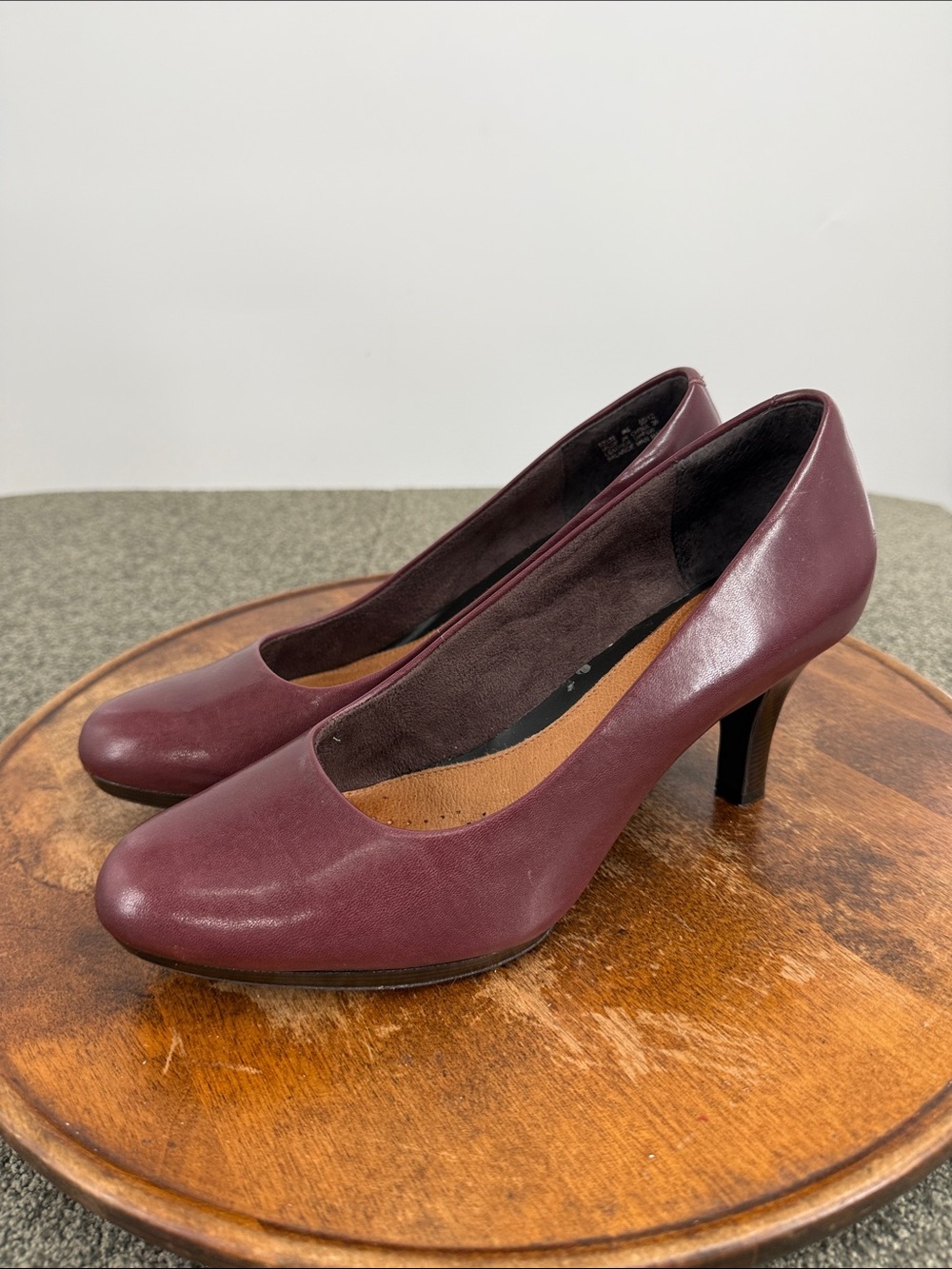 Clarks Artisan Shoes Wm 9 M Burgundy Mid Heel Pumps Comfort Career Work